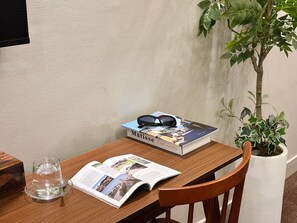 Room, 1 King Bed, Garden View