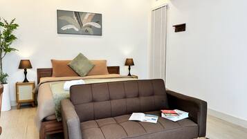 Deluxe Room, 1 King Bed, Balcony | Premium bedding, memory foam beds, minibar, individually decorated