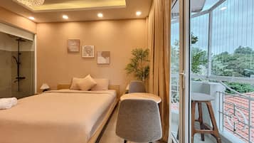 Deluxe Room, 1 Double Bed, Balcony | Premium bedding, memory foam beds, minibar, individually decorated