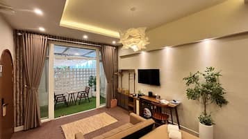 Room, 1 King Bed, Garden View