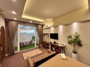 Kamer, 1 kingsize bed, uitzicht op tuin | Luxe beddengoed, bedden met traagschuimmatrassen, een minibar