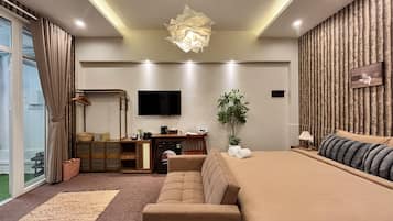 Room, 1 King Bed, Garden View | Bathroom | Hair dryer, slippers, bidet, towels