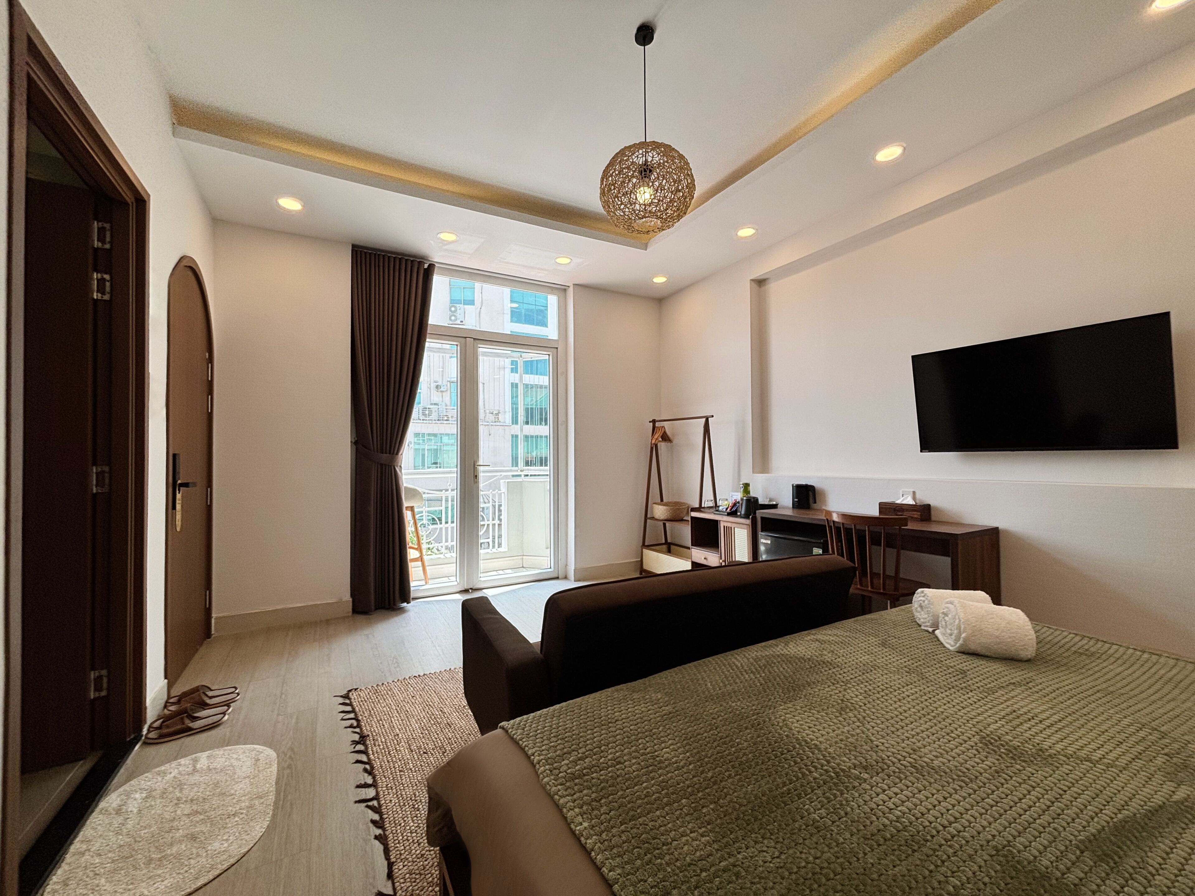 Deluxe Room, 1 King Bed, Balcony | Premium bedding, memory foam beds, minibar, individually decorated