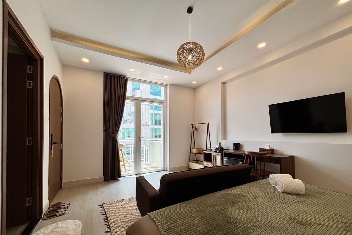 Habitación Deluxe, 1 cama King size, balcón | Ropa de cama de alta calidad, camas con efecto memoria y minibar