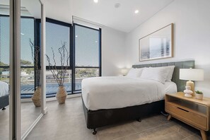 Iron/ironing board, WiFi, bed sheets - Stylish Studio Near Fremantle Cafés and Beaches (North Fremantle)