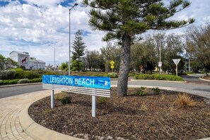 A sign for Leighton Beach with a beach and Fremantle symbol.