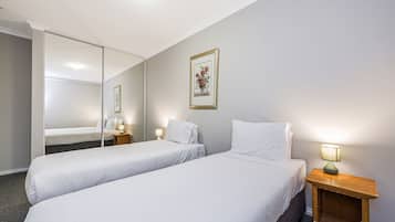 2 bedrooms, desk, iron/ironing board, WiFi