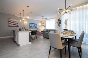 Dining - Magical Stay, Mickey and Harry Potter Rooms (Kissimmee)