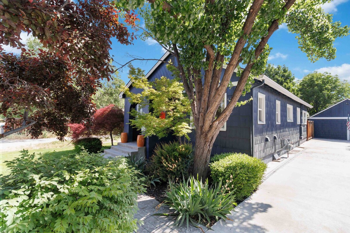 NEW! Dog Friendly w/ Quaint Back Patio & Corn Hole | > 5 min to BSU | Walk to Coffee & More