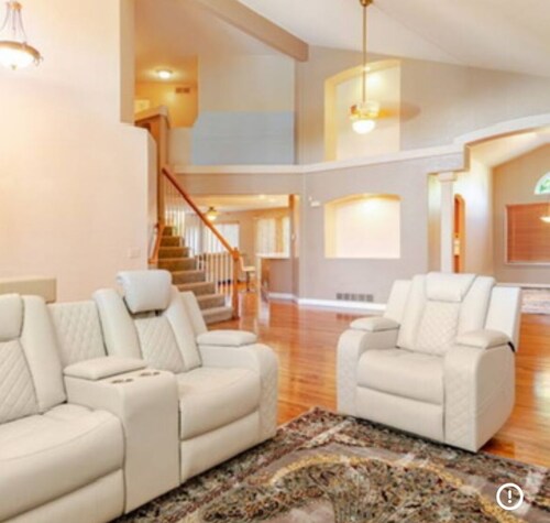 modern spacious 6BR. 4bathroom 10 minutes from Denver international airport 