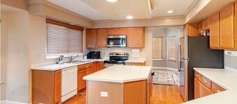 Very nice 4-bedroom house. Five minutes from Denver international airport 