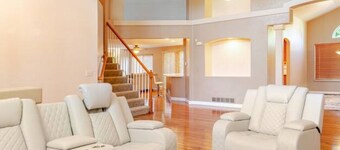 Spacious 4-bedroom house with AC, WiFi in beautiful Denver