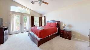 5 bedrooms, desk, iron/ironing board, travel crib