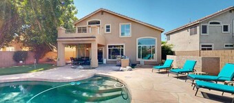 Sleeps 10! Heated Pool~Putt Putt~Dogs Welcome!