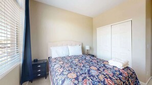 5 bedrooms, desk, iron/ironing board, travel crib