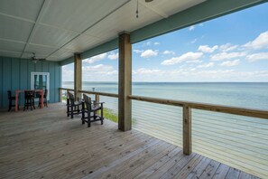 Outdoor dining - Waterfront Getaway w/ Pier & Kayak Access! (Aransas Pass)