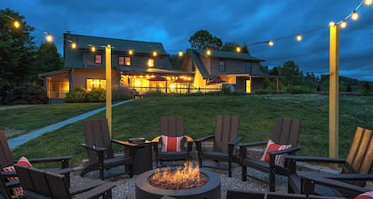 7 Br~Sleeps 20~Sport Court~Pool~Hot Tub~Playground