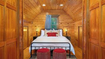 7 bedrooms, desk, iron/ironing board, travel cot