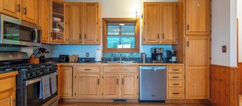 Sleeps 20! Hot Tub~Outdoor Theater~Putt Putt~Games