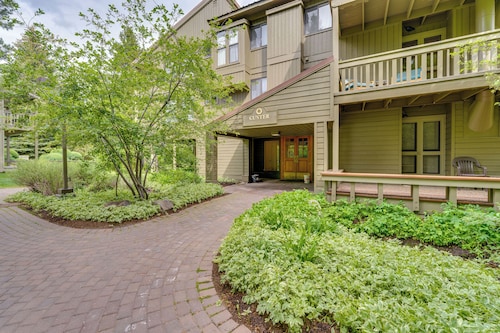 Walk to Sun Valley Village: Condo w/ Deck!