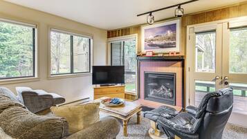 TV, fireplace, DVD player