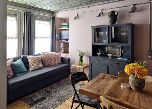 Charming 2-bedroom house with WiFi and AC in vibrant Istanbul