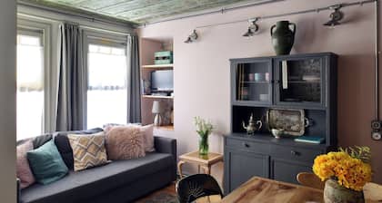 Charming 2-bedroom house with WiFi and AC in vibrant Istanbul