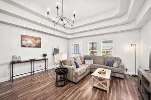 Televisión y chimenea