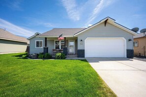 Exterior - Family-friendly retreat near Post Falls Idaho with 3BR and pets allowed (Post Falls)