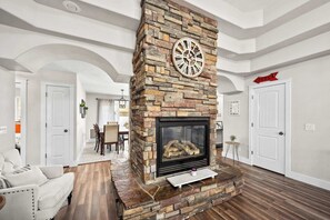 Interior - Family-friendly retreat near Post Falls Idaho with 3BR and pets allowed (Post Falls)
