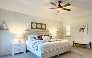 3 chambres, fer et planche à repasser, Wi-Fi, draps fournis