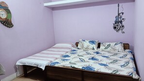 1 bedroom, WiFi, bed sheets - 2 large rooms in the center of Lucknow in a peaceful colony. (Lucknow)