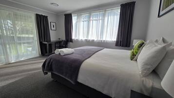 3 bedrooms, desk, iron/ironing board, travel cot