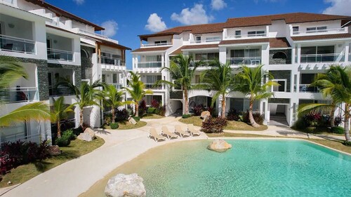 Malakita104, cozy & comfy, pool & beach apartment