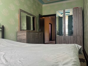 2 chambres, fer et planche à repasser, Wi-Fi, draps fournis