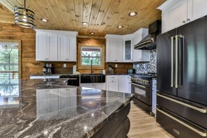 Køleskab, ovn, kogeplade, opvaskemaskine