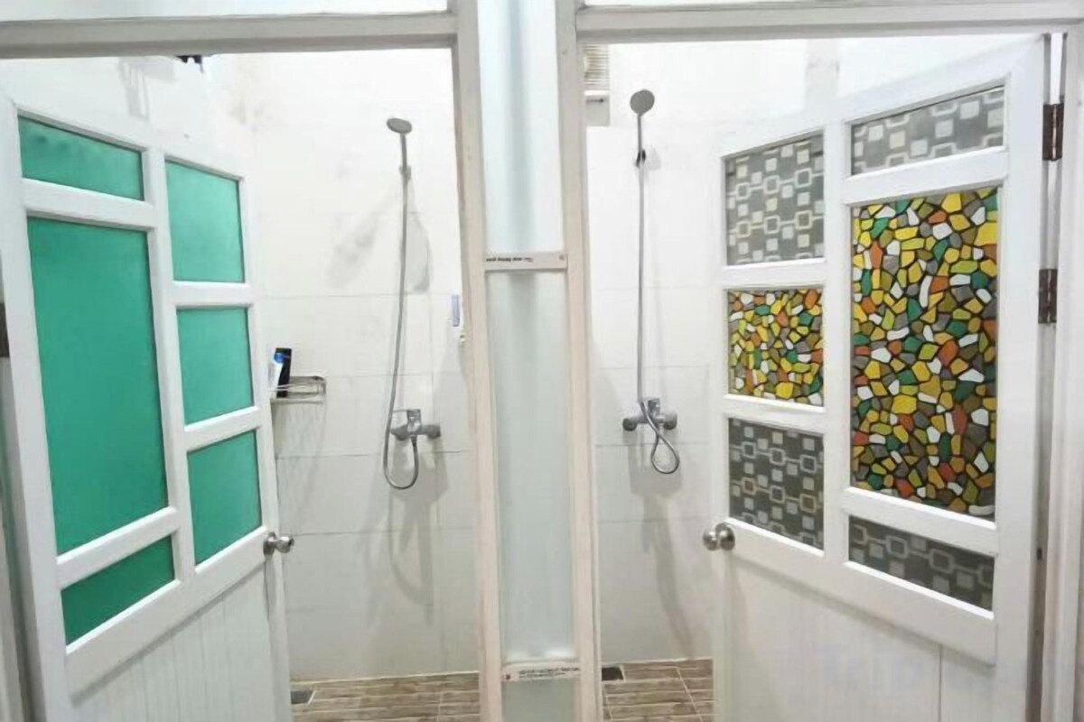 Shower, soap, shampoo, toilet paper
