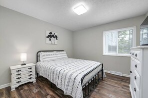 1 bedroom, desk, iron/ironing board, WiFi