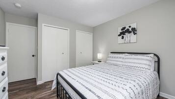 1 bedroom, desk, iron/ironing board, WiFi