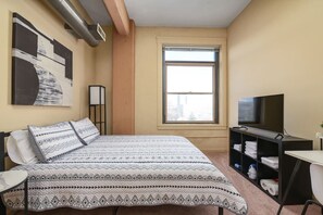 1 bedroom, desk, iron/ironing board, WiFi