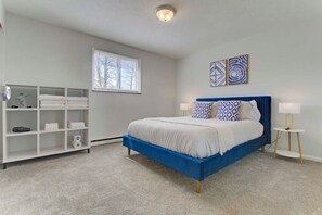 2 bedrooms, desk, iron/ironing board, WiFi