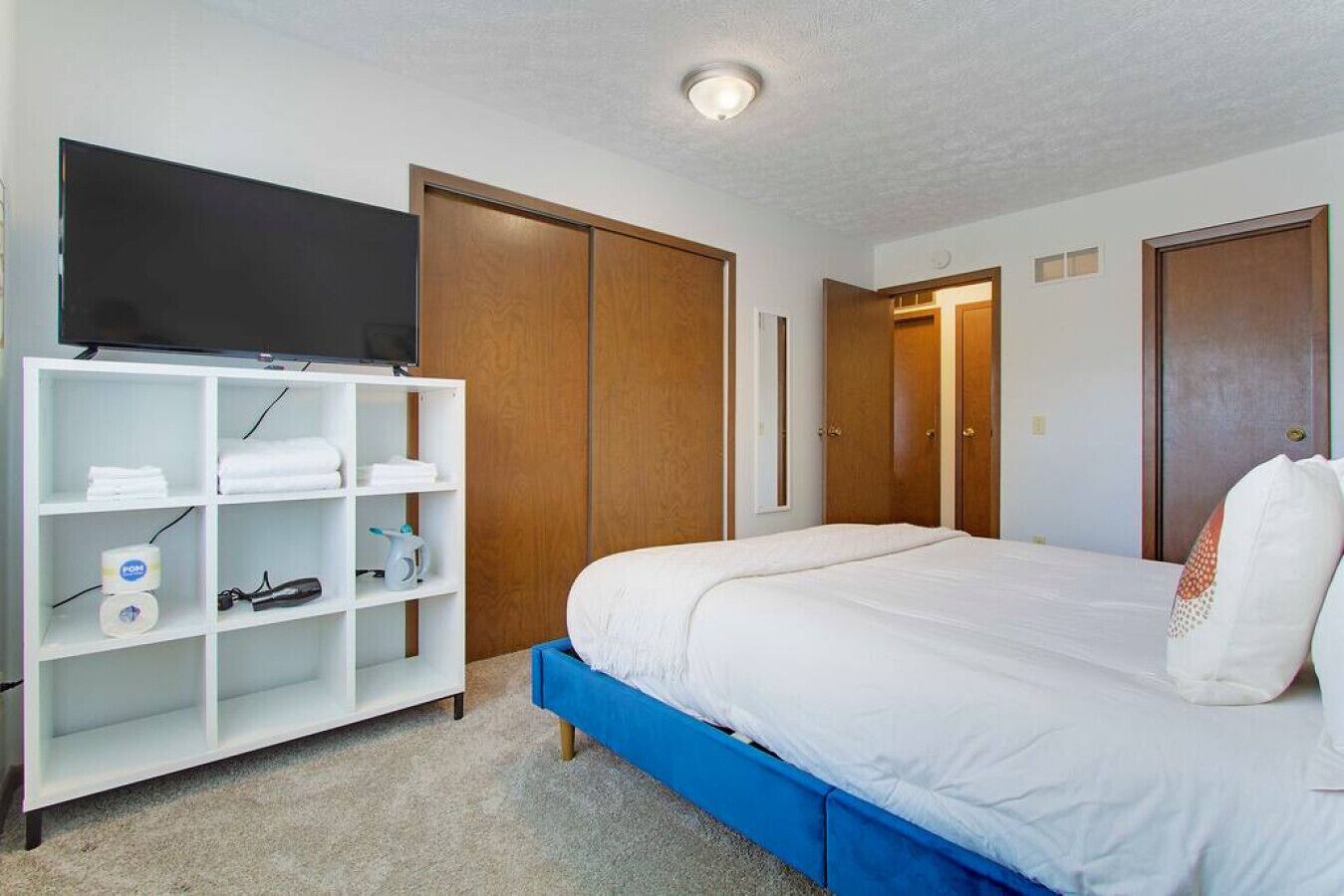 1 makuuhuone, työpöytä, silitysrauta/-lauta, Wi-Fi