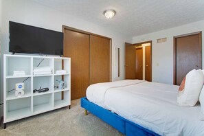 1 bedroom, desk, iron/ironing board, WiFi