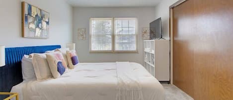 1 bedroom, desk, iron/ironing board, WiFi