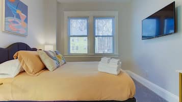2 Schlafzimmer, Schreibtisch, Bügeleisen/Bügelbrett, WLAN