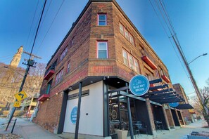 Exterior - Stylish Little Italy Two Bedroom w/ Parking Space (Cleveland)