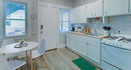 Stylish Little Italy Two Bedroom w/ Parking Space