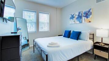 2 bedrooms, desk, iron/ironing board, WiFi