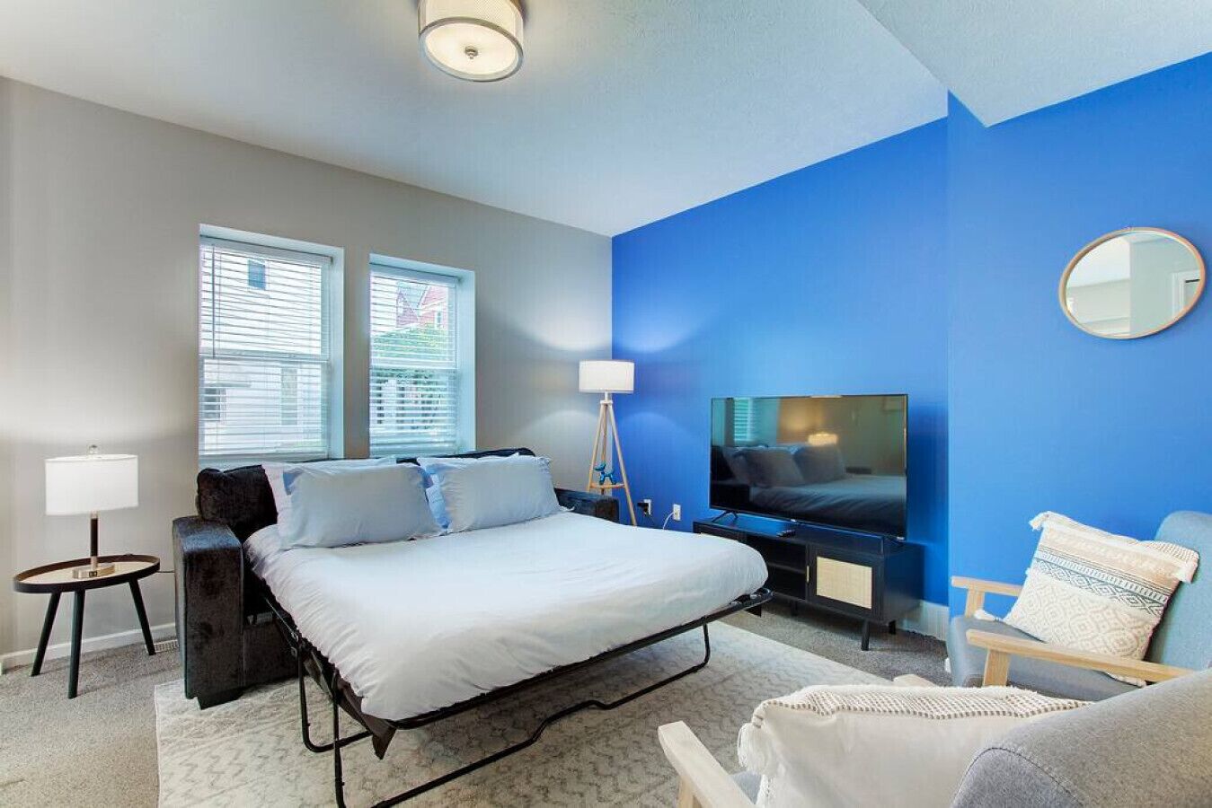 2 soverom, skrivebord, strykejern/-brett og wi-fi