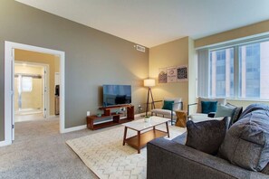 TV - Luxury Apartment | Downtown | Free Parking (Cleveland)